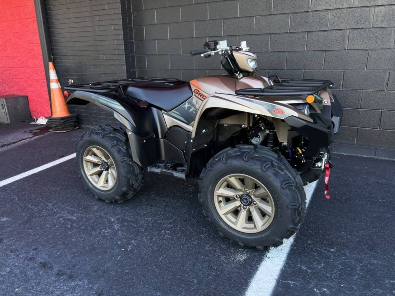 A photo of this 2027 Yamaha GRIZZLY EPS XT-R