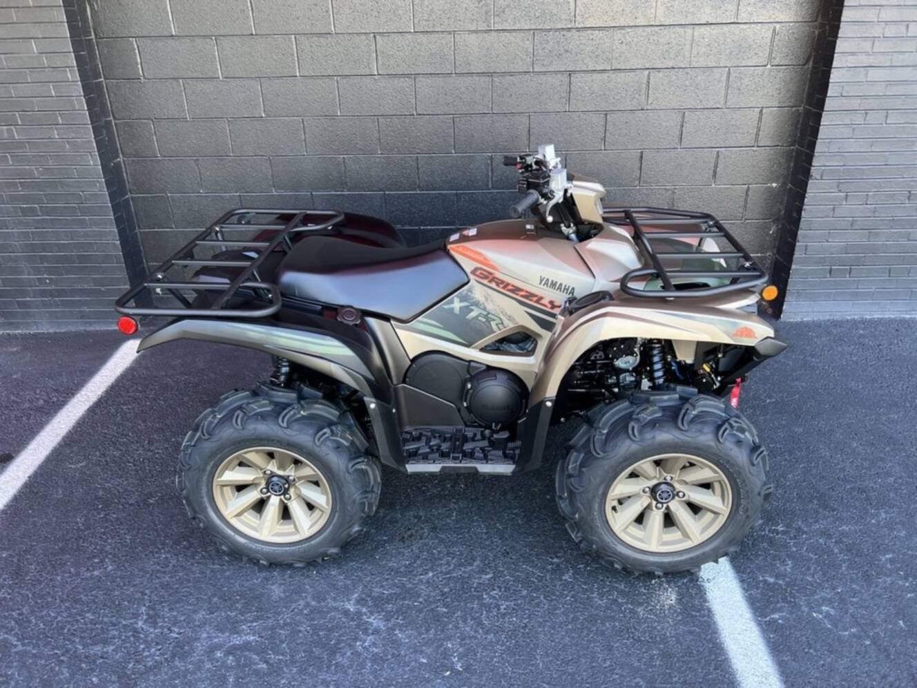 A photo of this 2027 Yamaha GRIZZLY EPS XT-R