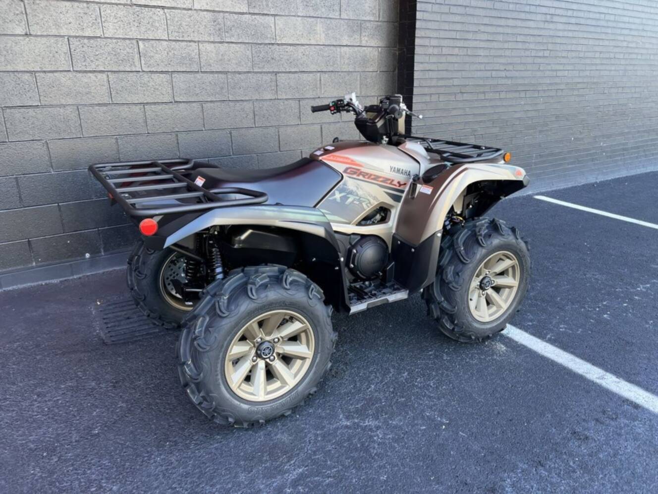A photo of this 2027 Yamaha GRIZZLY EPS XT-R