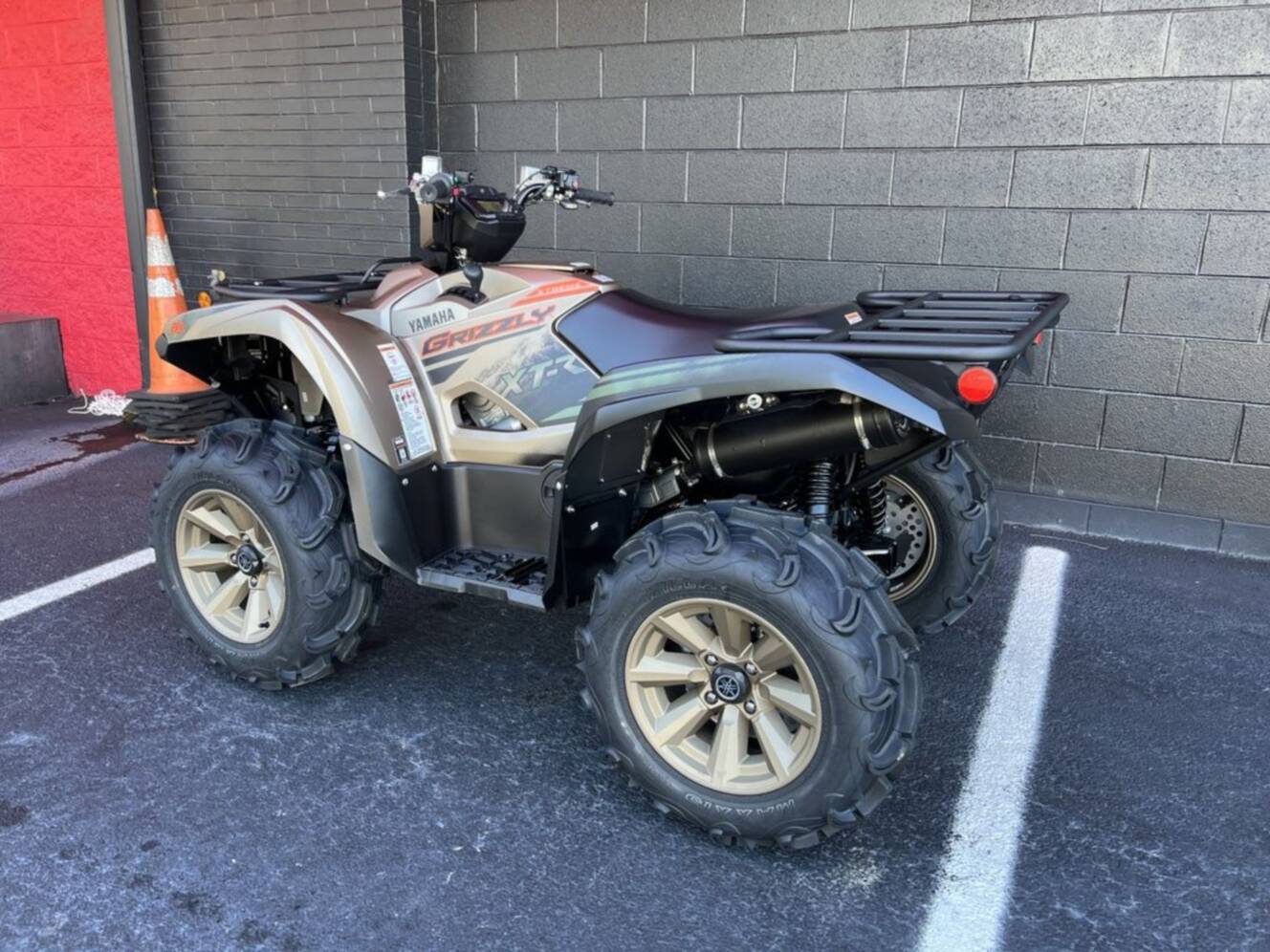 A photo of this 2027 Yamaha GRIZZLY EPS XT-R