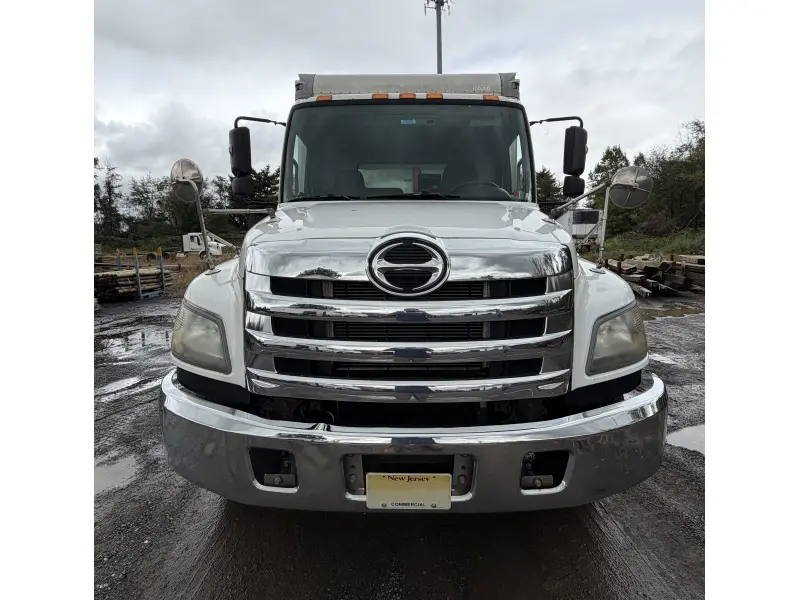 2016 HINO 268