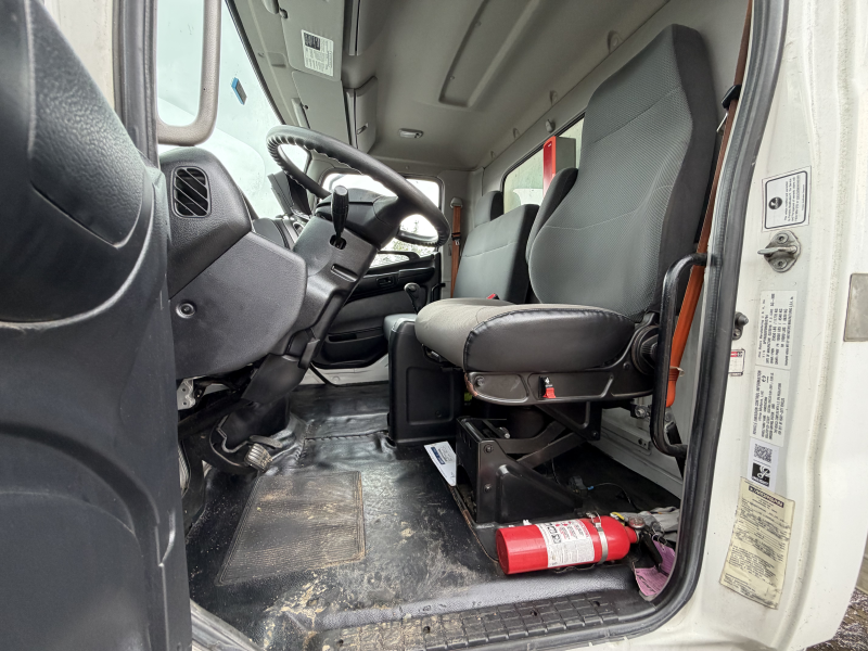2016 HINO 268