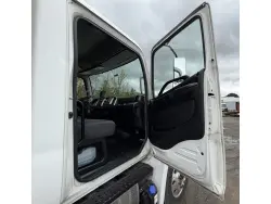 2016 HINO 268