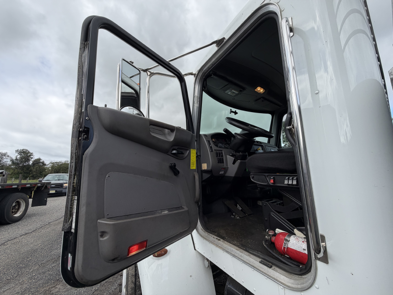 2018 PETERBILT 337