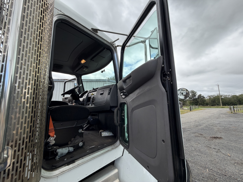2018 PETERBILT 337