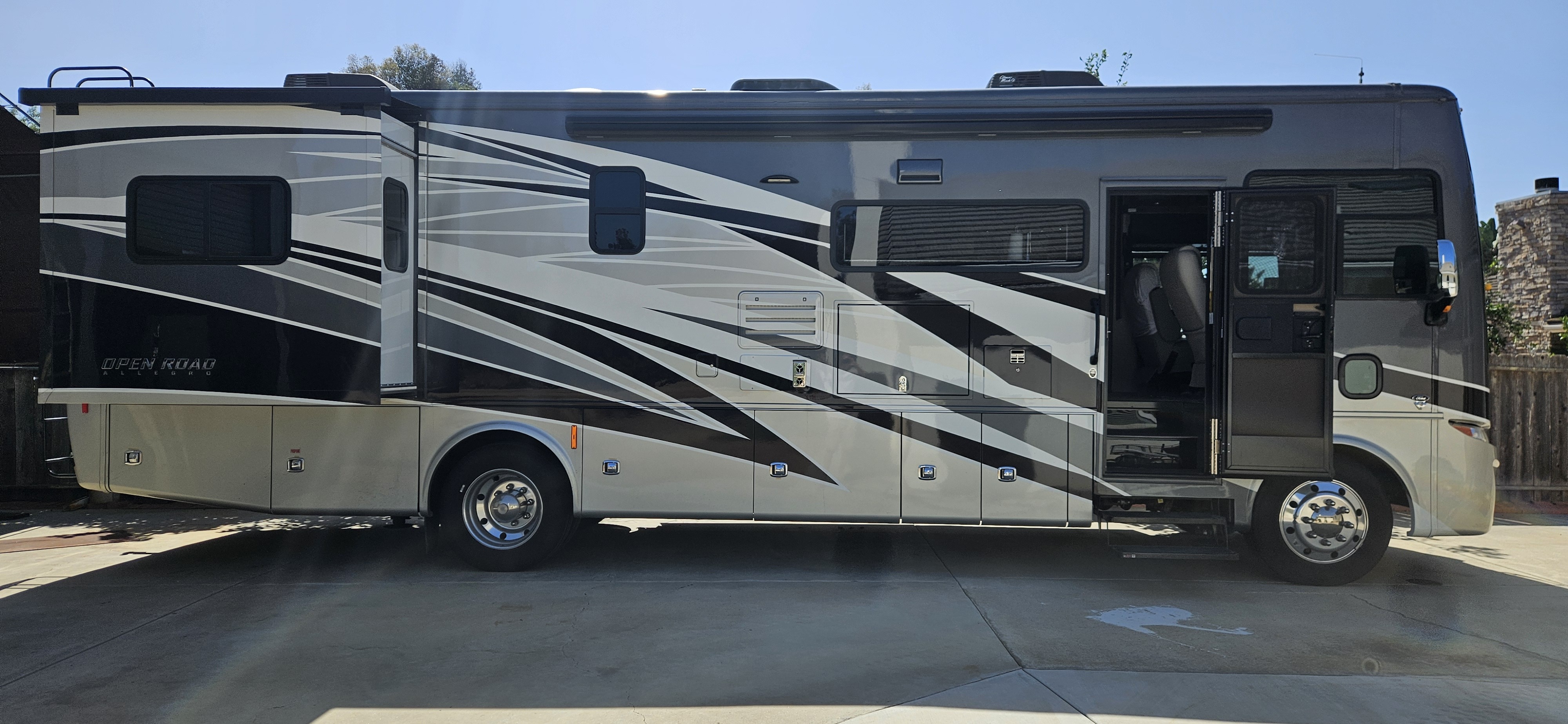 2022 Tiffin Motorhomes OPEN ROAD ALLEGRO 32 SA RV