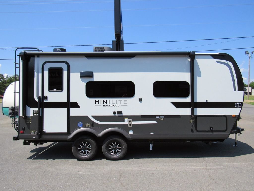 2027 Forest River Rockwood Mini Lite 2109S RV