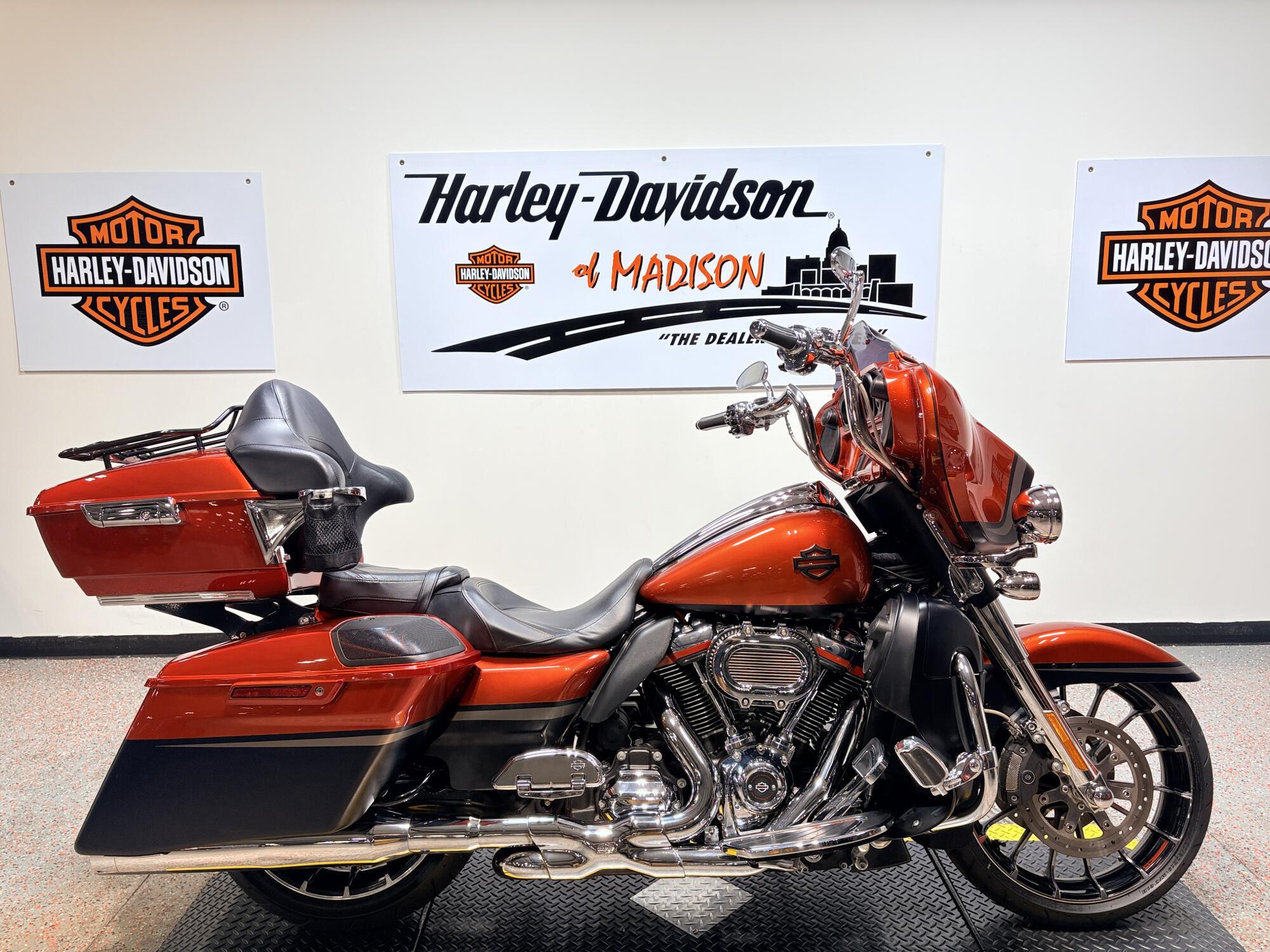 2018 Harley-Davidson CVO Street Glide CVO in Madison, WI