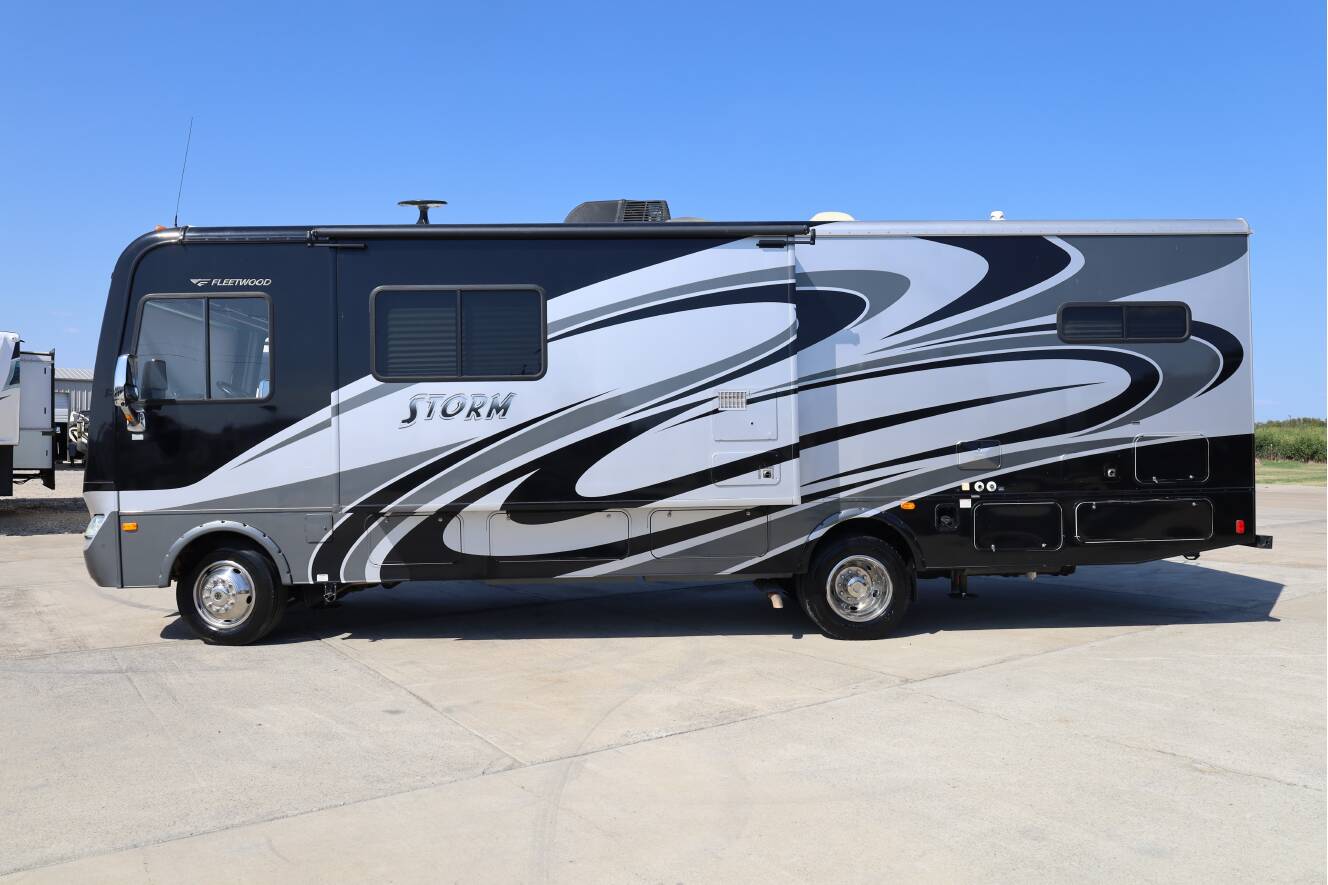 A photo of this 2013 Fleetwood Storm 32BH