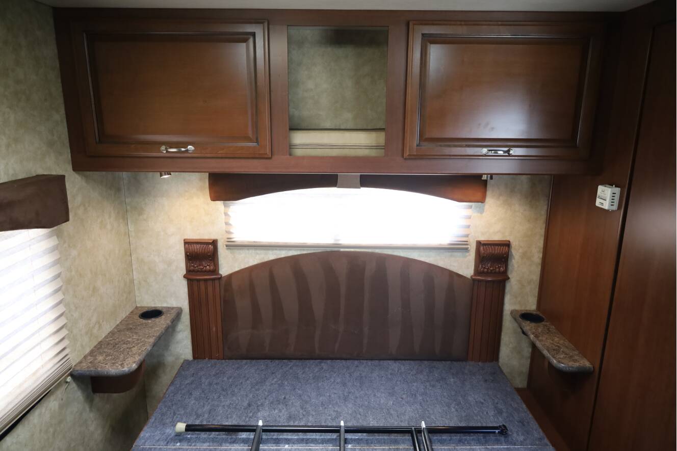 A photo of this 2013 Fleetwood Storm 32BH