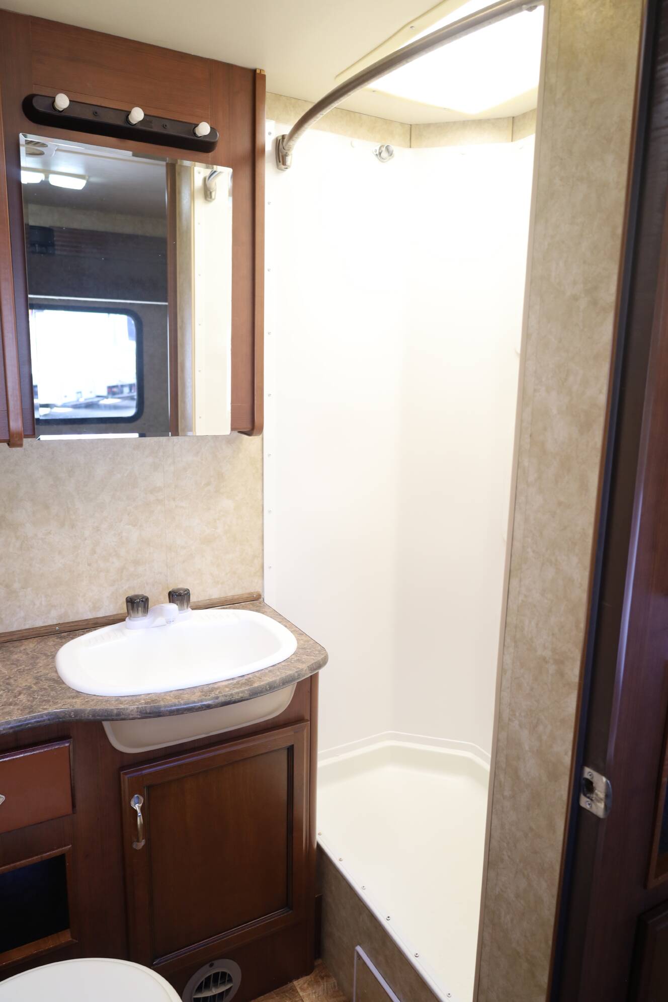 A photo of this 2013 Fleetwood Storm 32BH