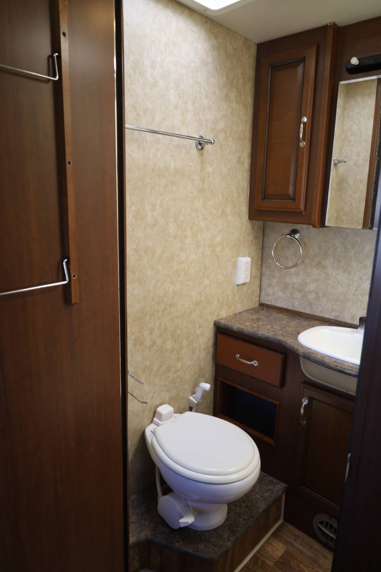 A photo of this 2013 Fleetwood Storm 32BH