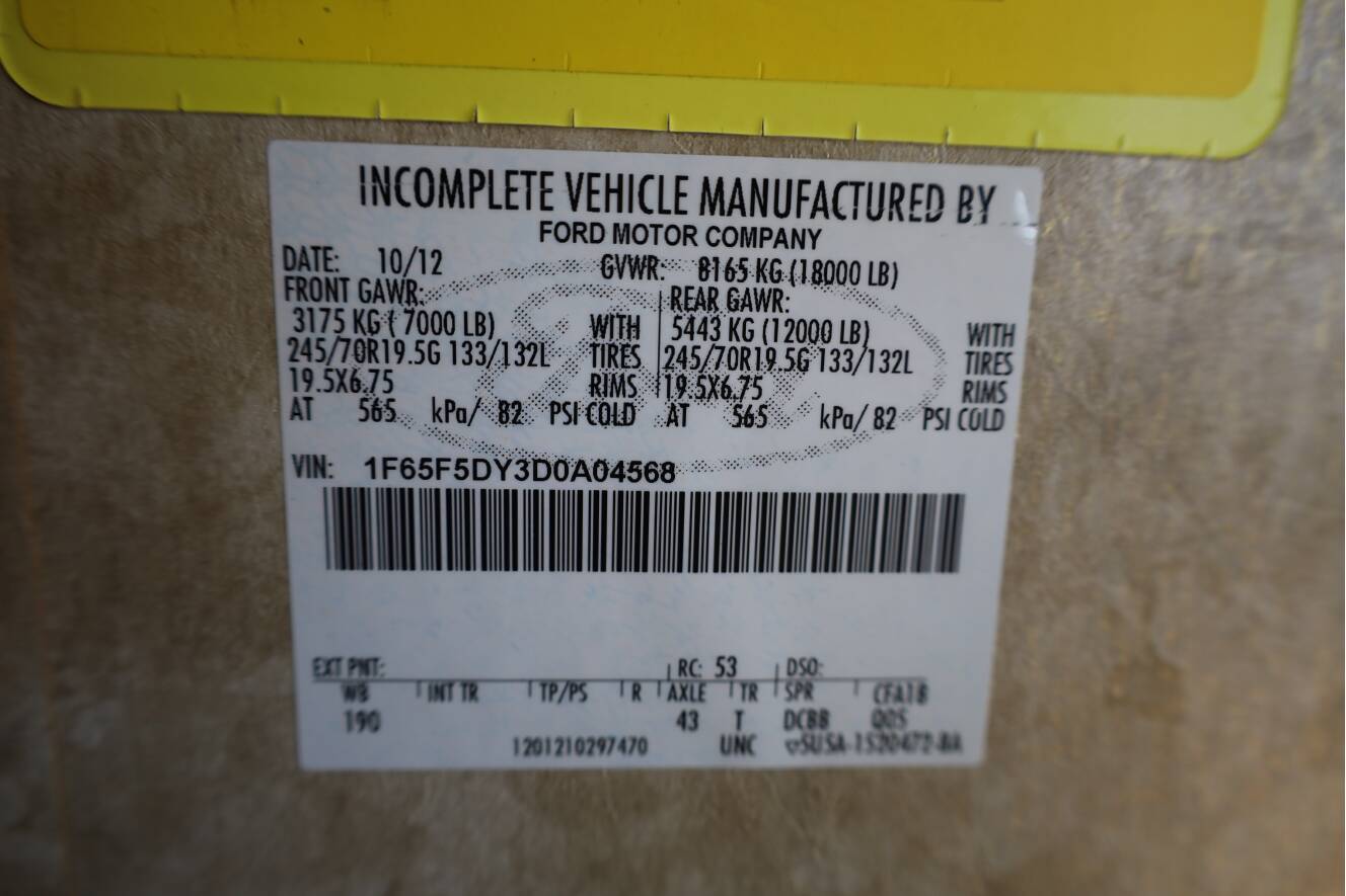 A photo of this 2013 Fleetwood Storm 32BH