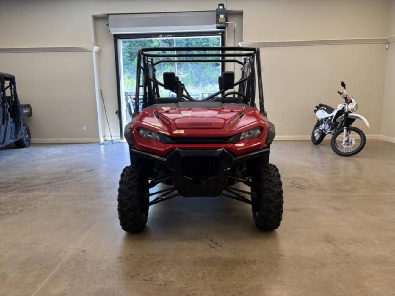 A photo of this 2025 Honda Pioneer 1000-6 DLX CREW