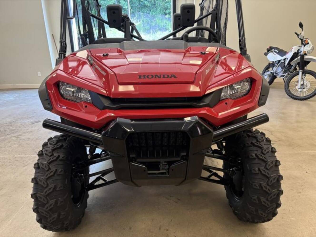 A photo of this 2025 Honda Pioneer 1000-6 DLX CREW