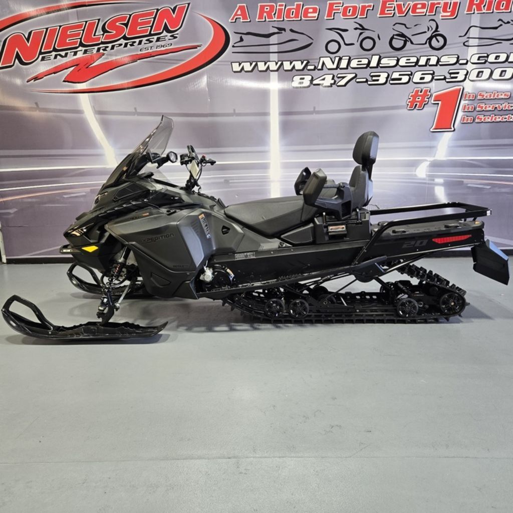 2027 Ski-Doo Expedition LE 900 ACE Turbo R Cross 1.5 S_Lev_4.5"_Blk in lake villa IL