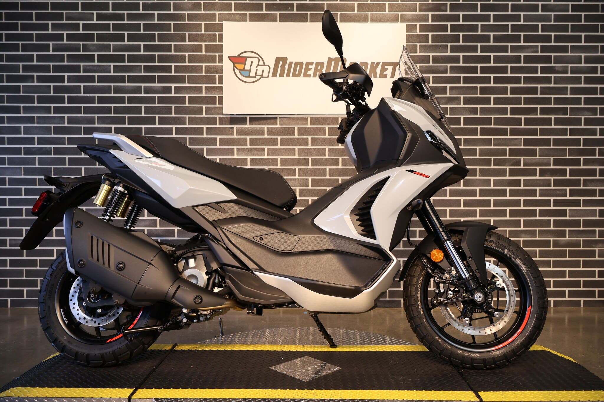 2027 Aprilia SR GT SRGT 400 BASE in Ormond Beach, FL