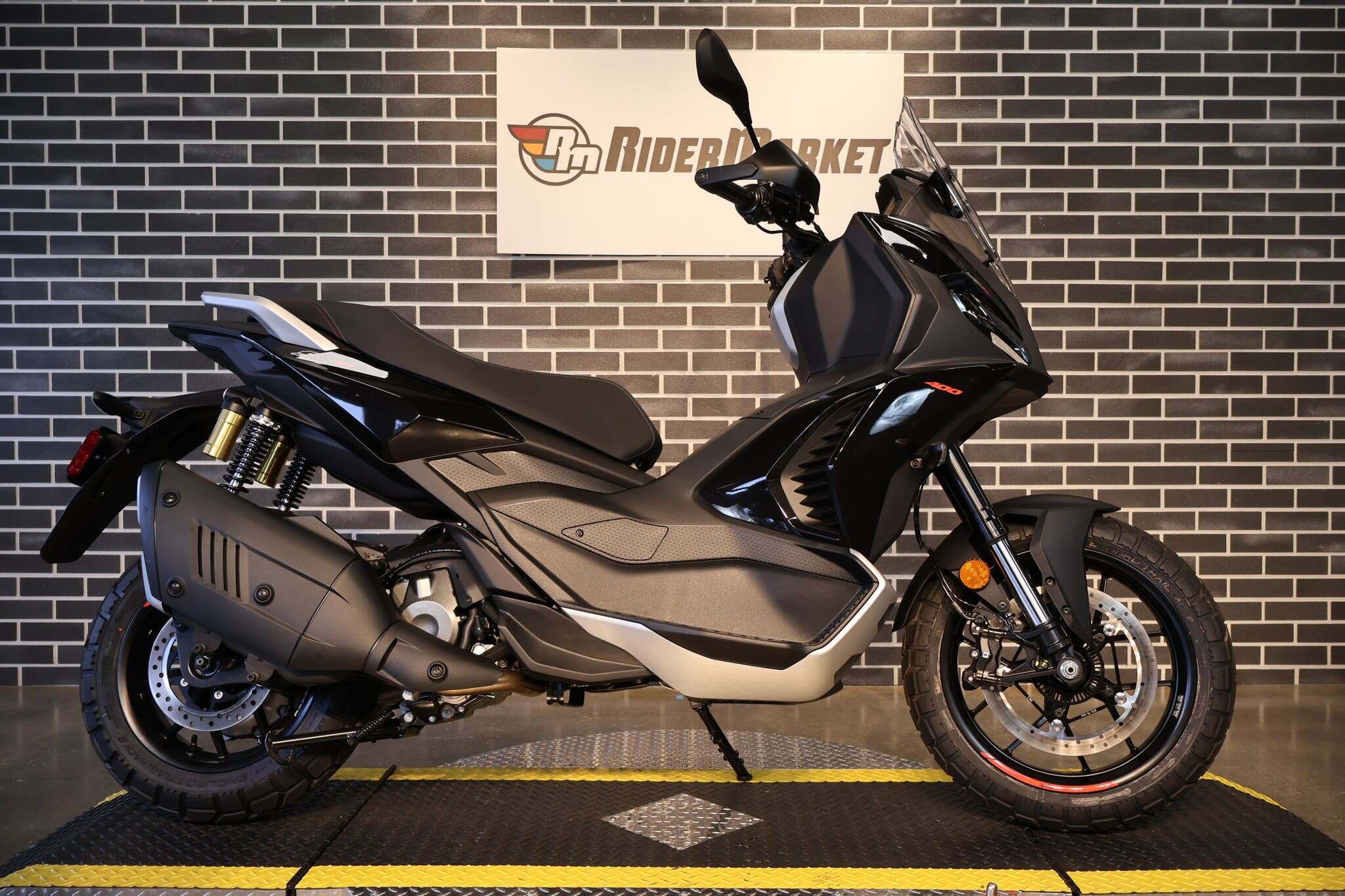 2027 Aprilia SR GT 400 BASE in Ormond Beach, FL