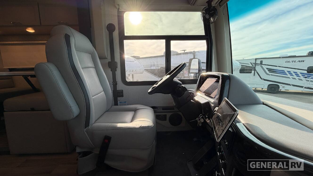 A photo of this 2026 Thor Motor Coach PALAZZO GT 37.5