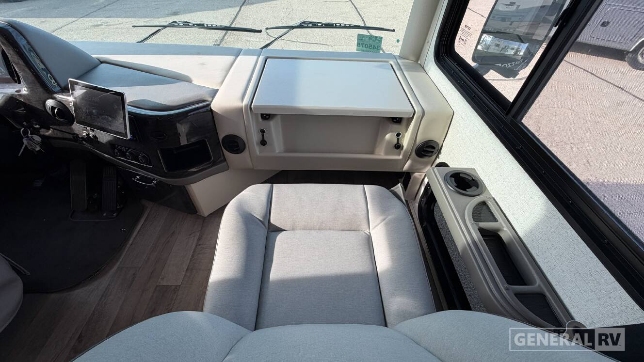 A photo of this 2026 Thor Motor Coach PALAZZO GT 37.5
