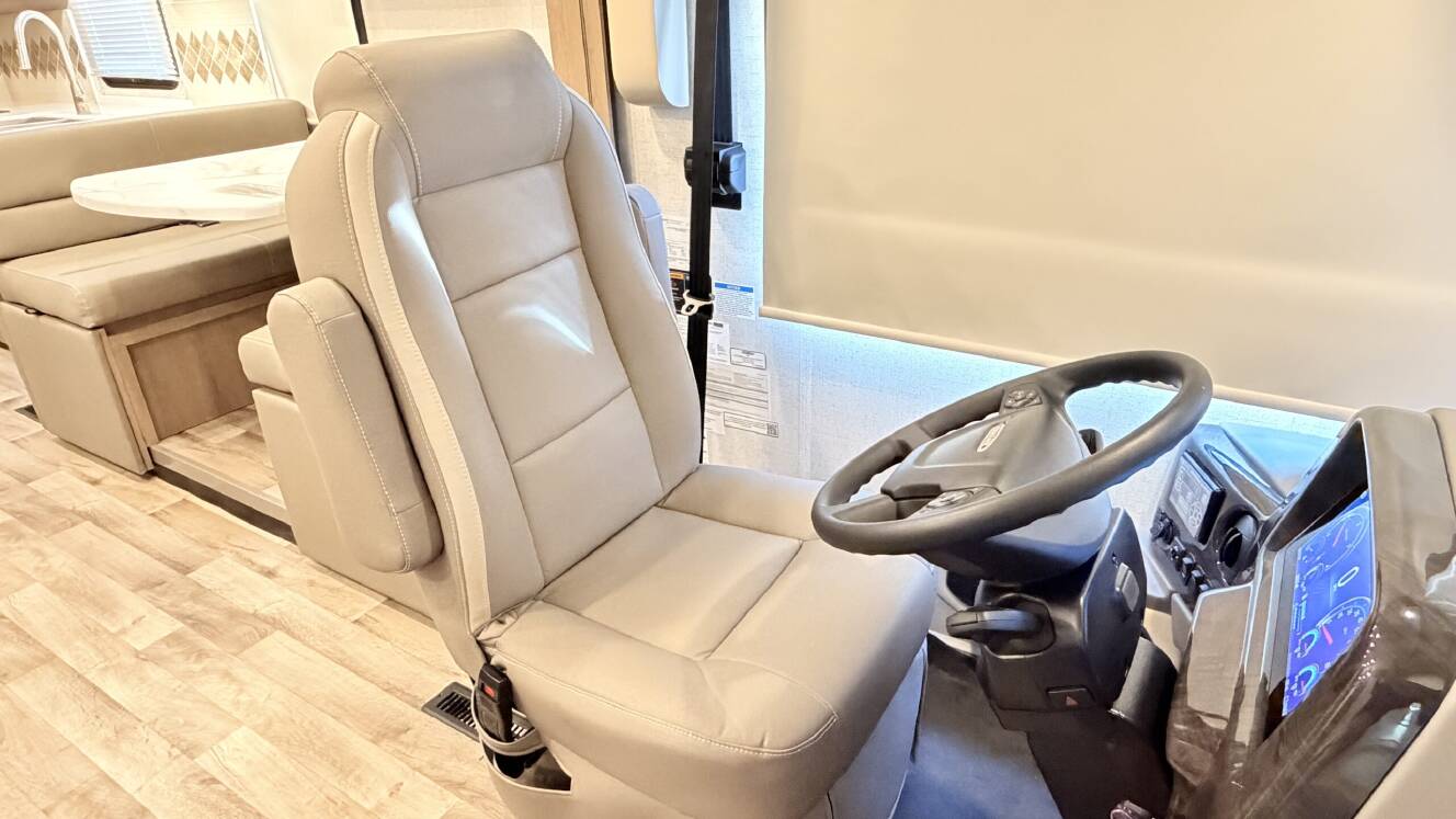 A photo of this 2026 Thor Motor Coach PALAZZO GT 33.6