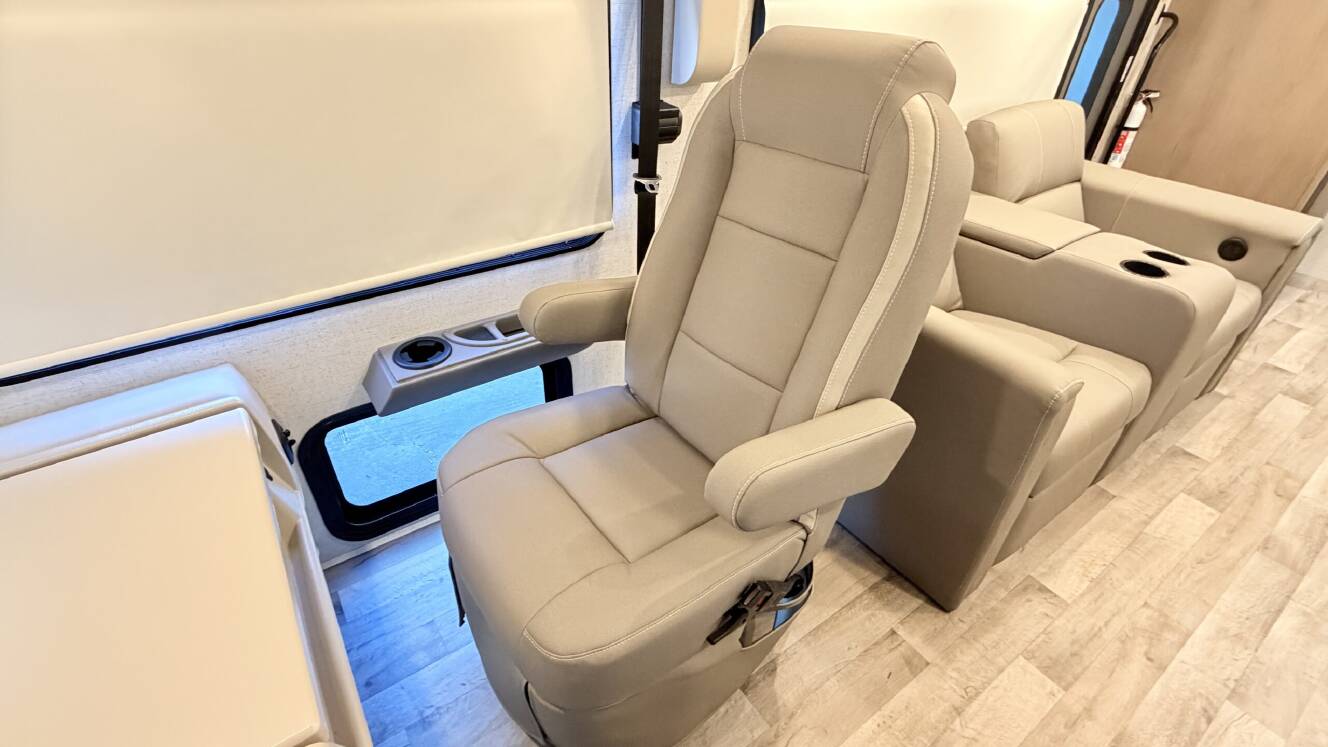 A photo of this 2026 Thor Motor Coach PALAZZO GT 33.6