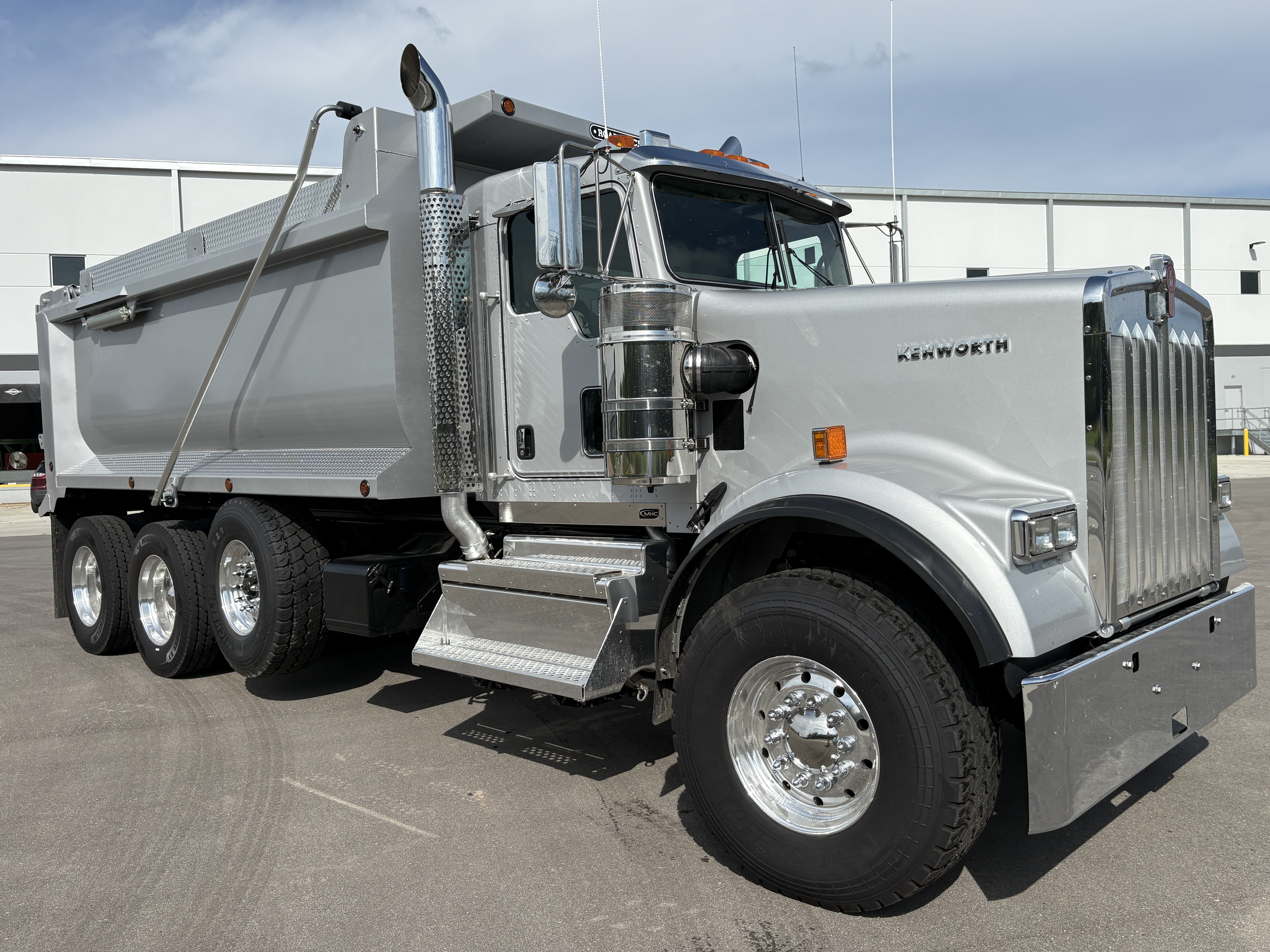 2027 KENWORTH W900 in Kansas City, MO
