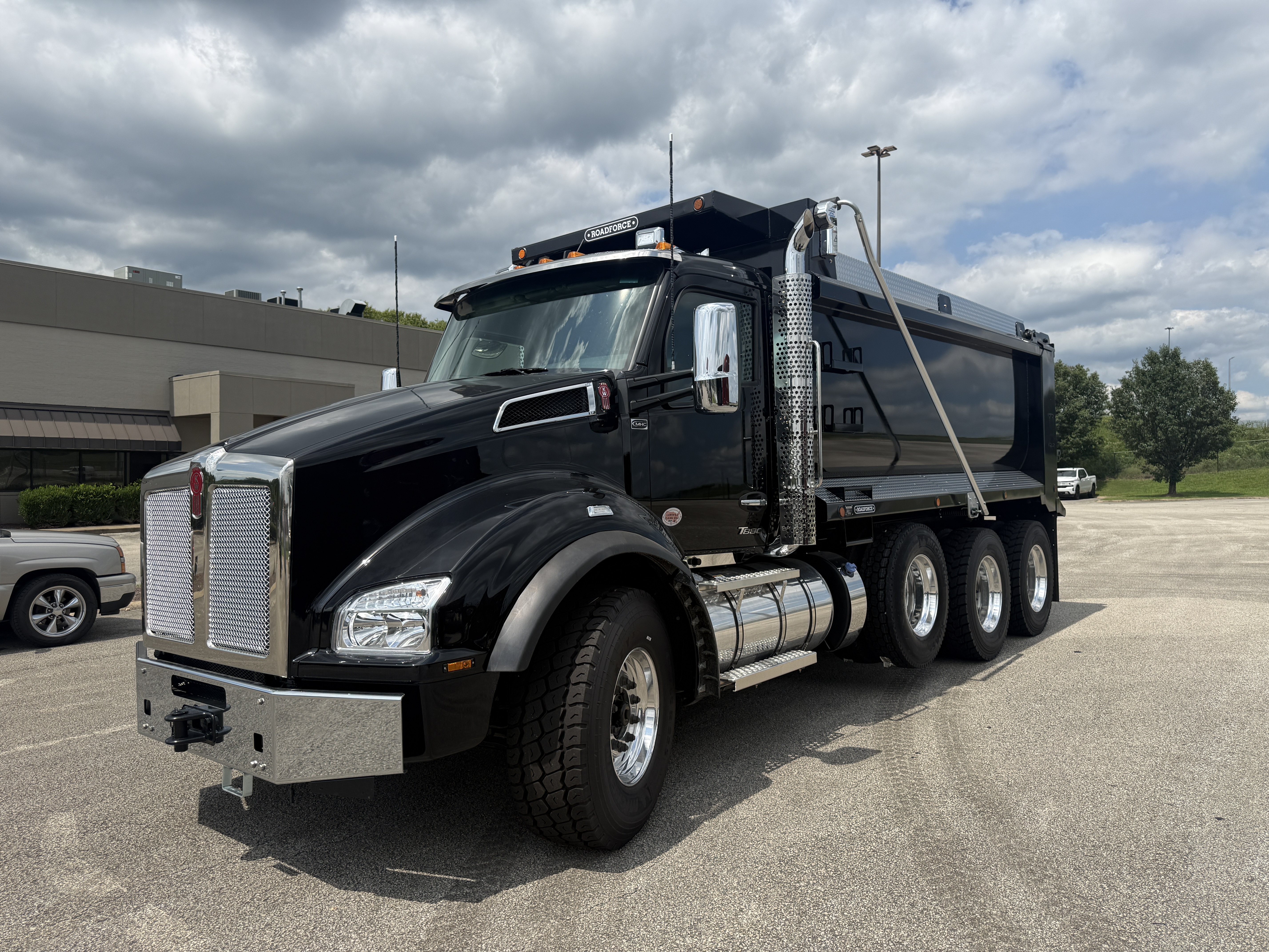 2027 KENWORTH T880 in Jackson, TN