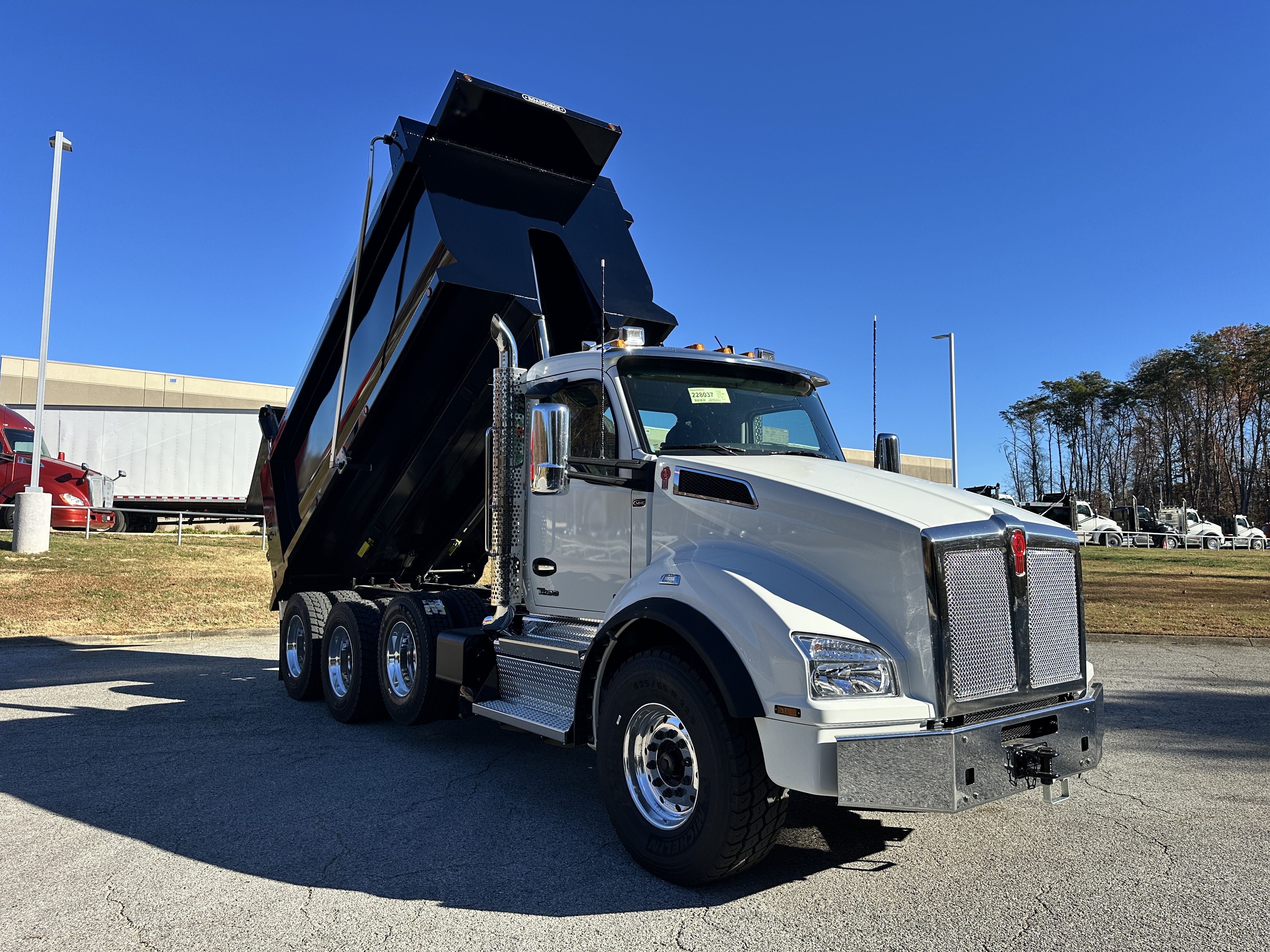 2027 KENWORTH T880 in Knoxville, TN