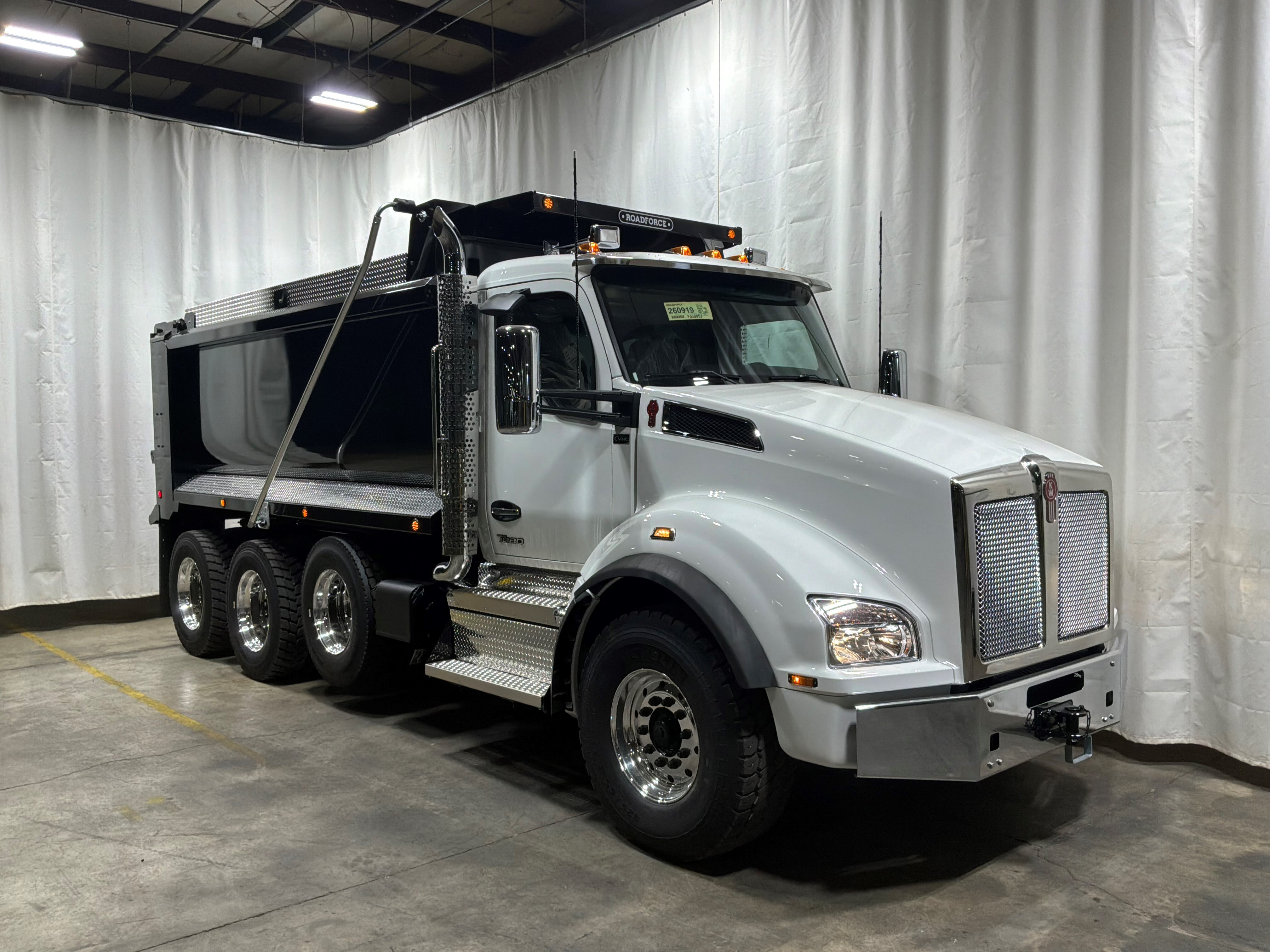 2027 KENWORTH T880 in Jackson, TN