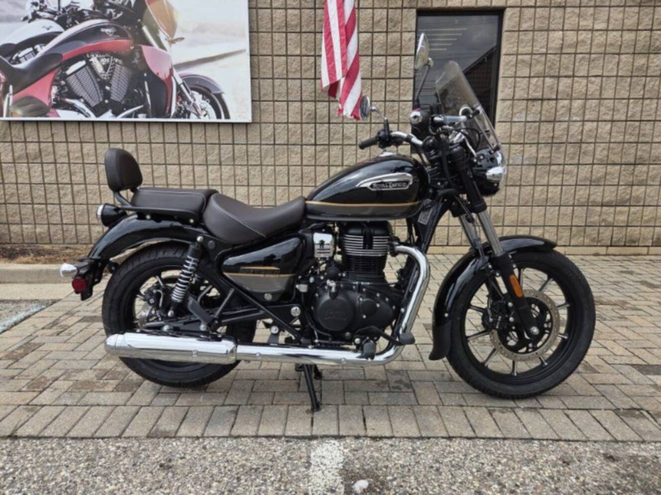 A photo of this 2027 Royal Enfield METEOR 350 SUPERNOVA BLACK
