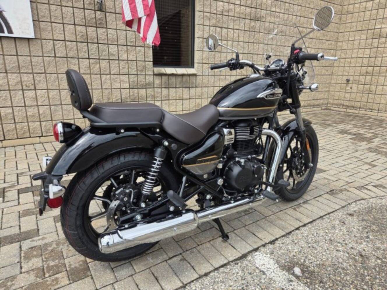 A photo of this 2027 Royal Enfield METEOR 350 SUPERNOVA BLACK