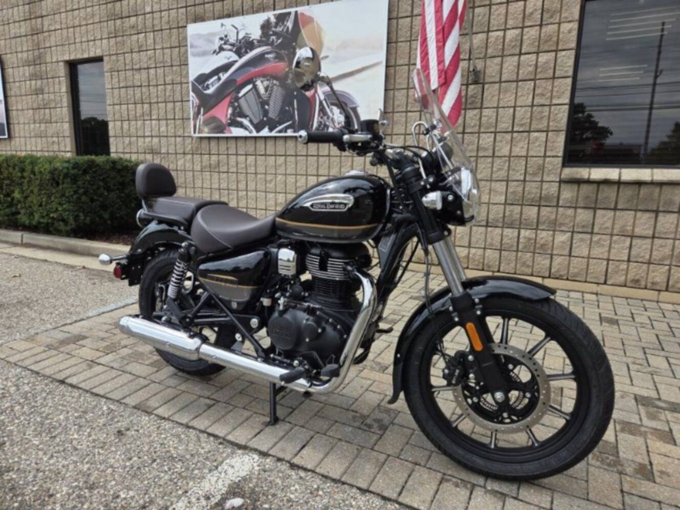 A photo of this 2027 Royal Enfield METEOR 350 SUPERNOVA BLACK