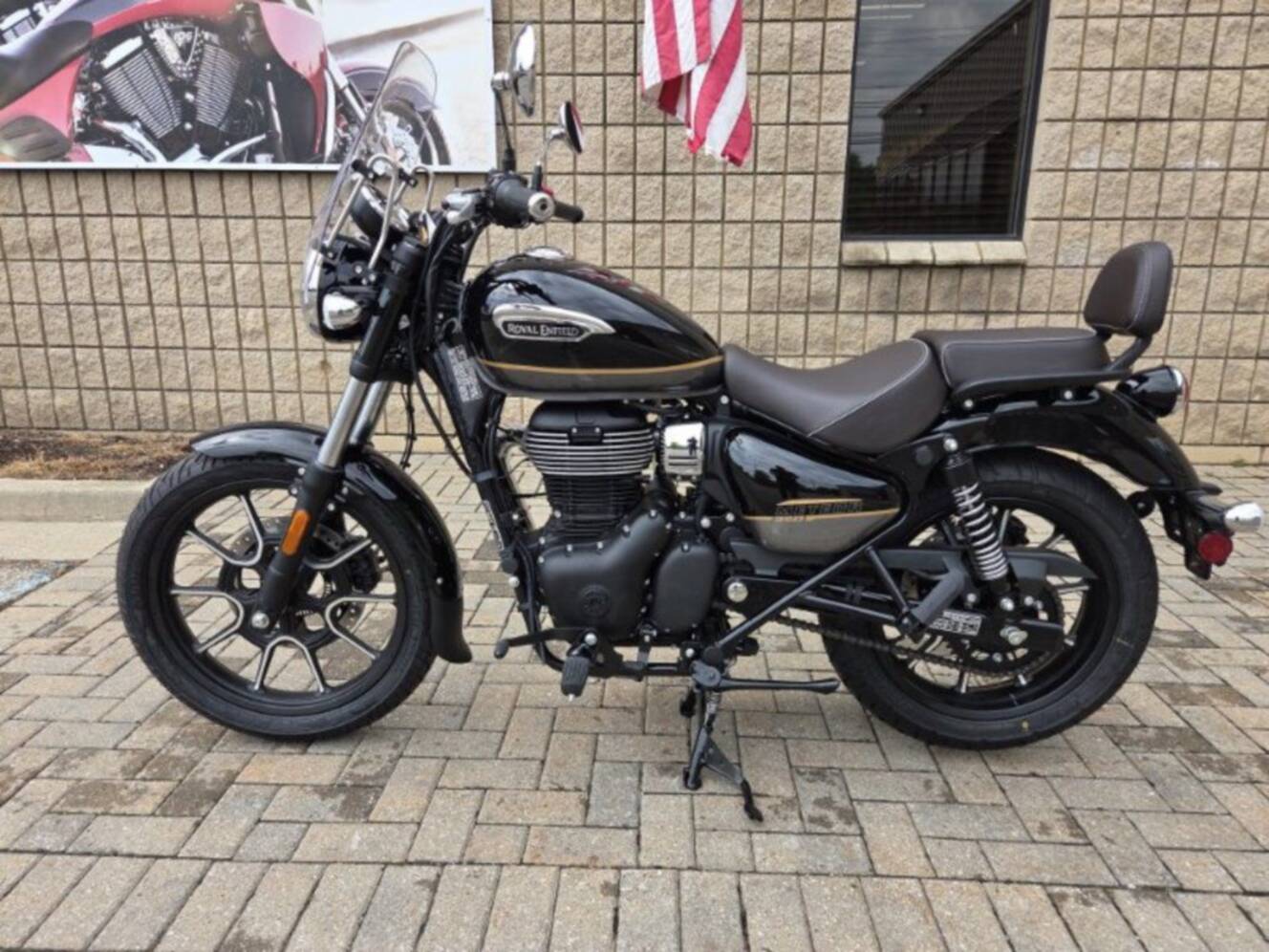 A photo of this 2027 Royal Enfield METEOR 350 SUPERNOVA BLACK