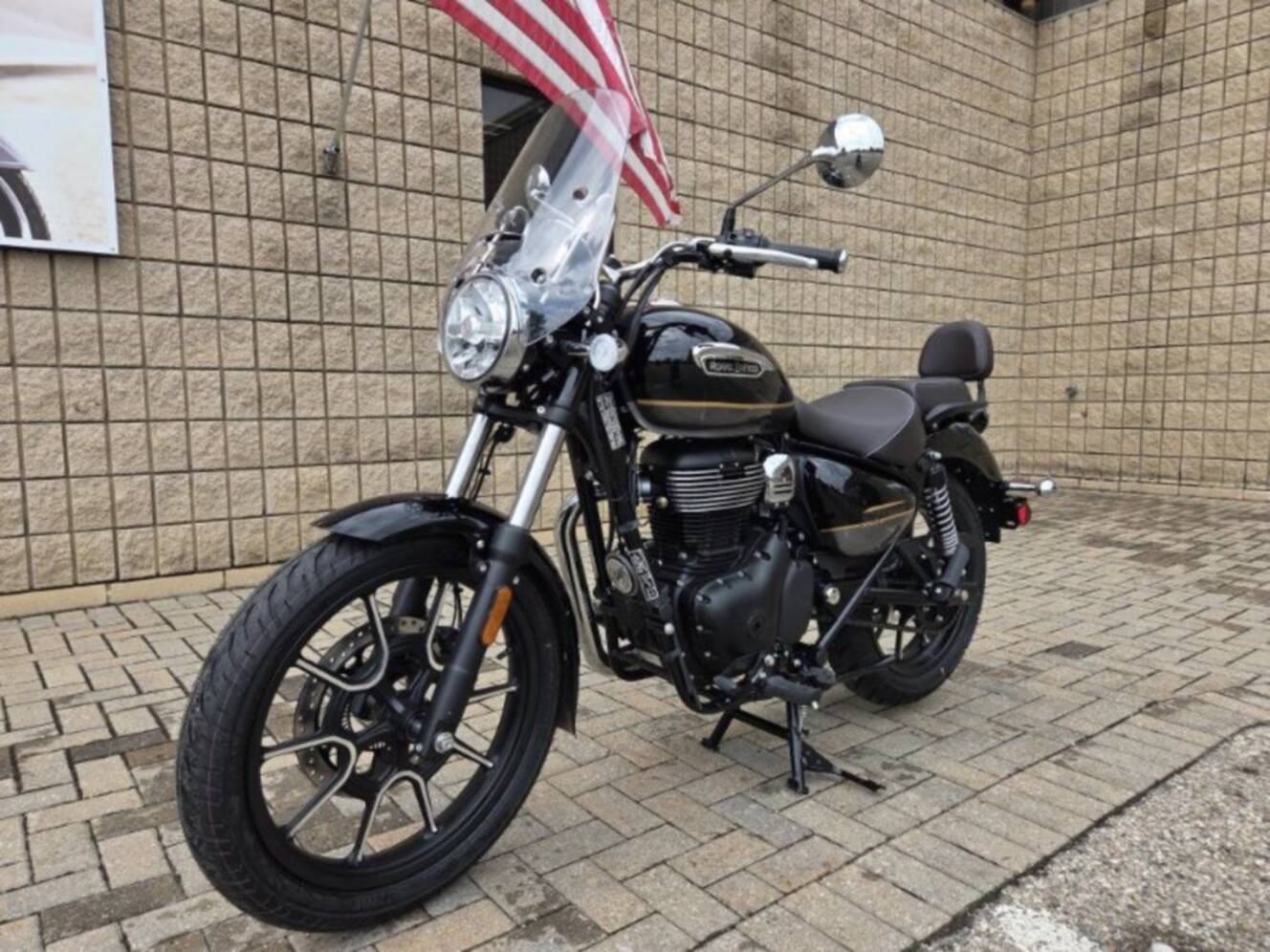 A photo of this 2027 Royal Enfield METEOR 350 SUPERNOVA BLACK