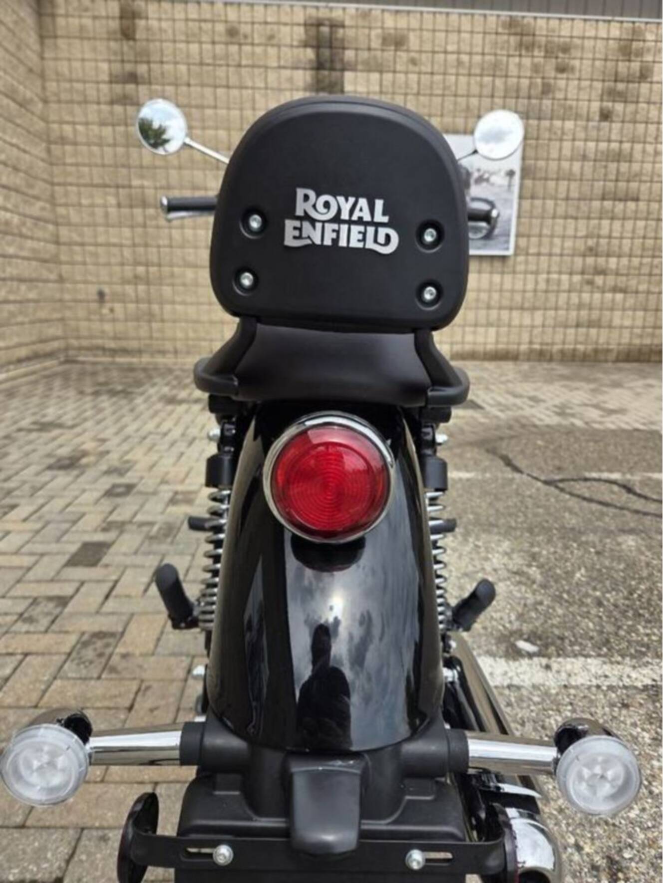 A photo of this 2027 Royal Enfield METEOR 350 SUPERNOVA BLACK