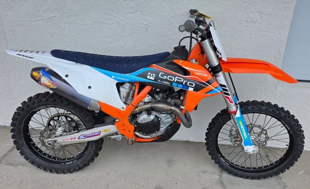 2022 KTM 450 SX-F Dirt Bike motorcycle