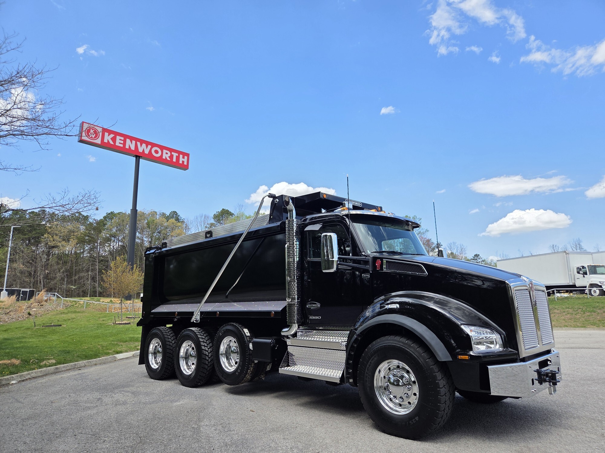 2027 KENWORTH T880 in Knoxville, TN