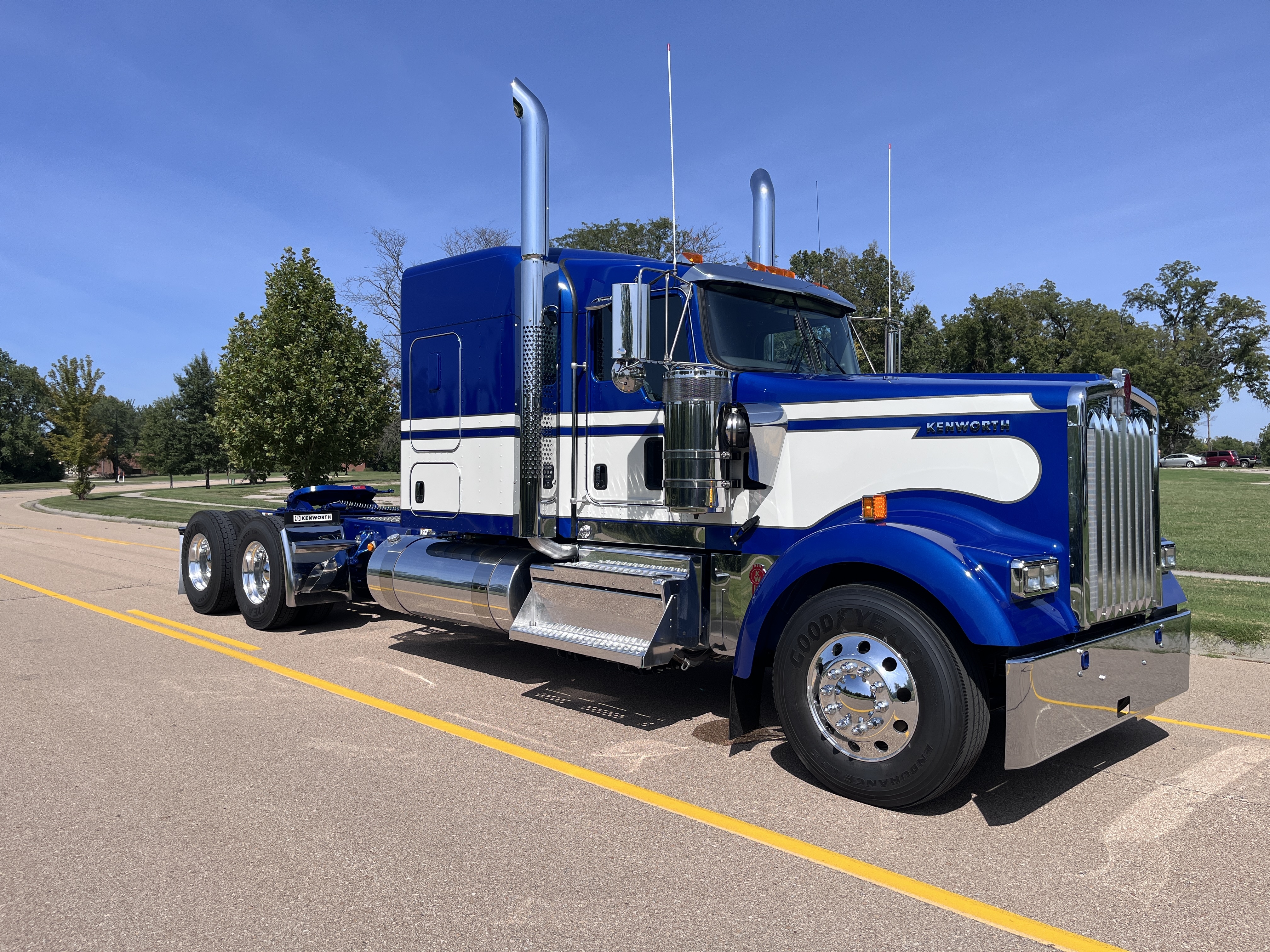 2027 KENWORTH W900L in Topeka, KS