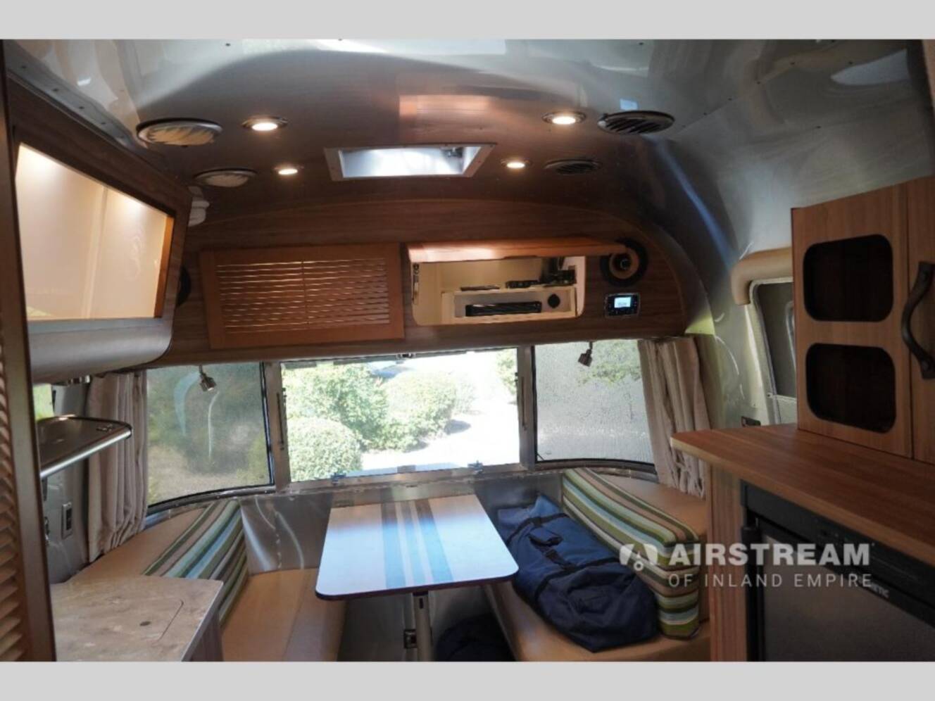 A photo of this 2018 Airstream TOMMY BAHAMA 19CB