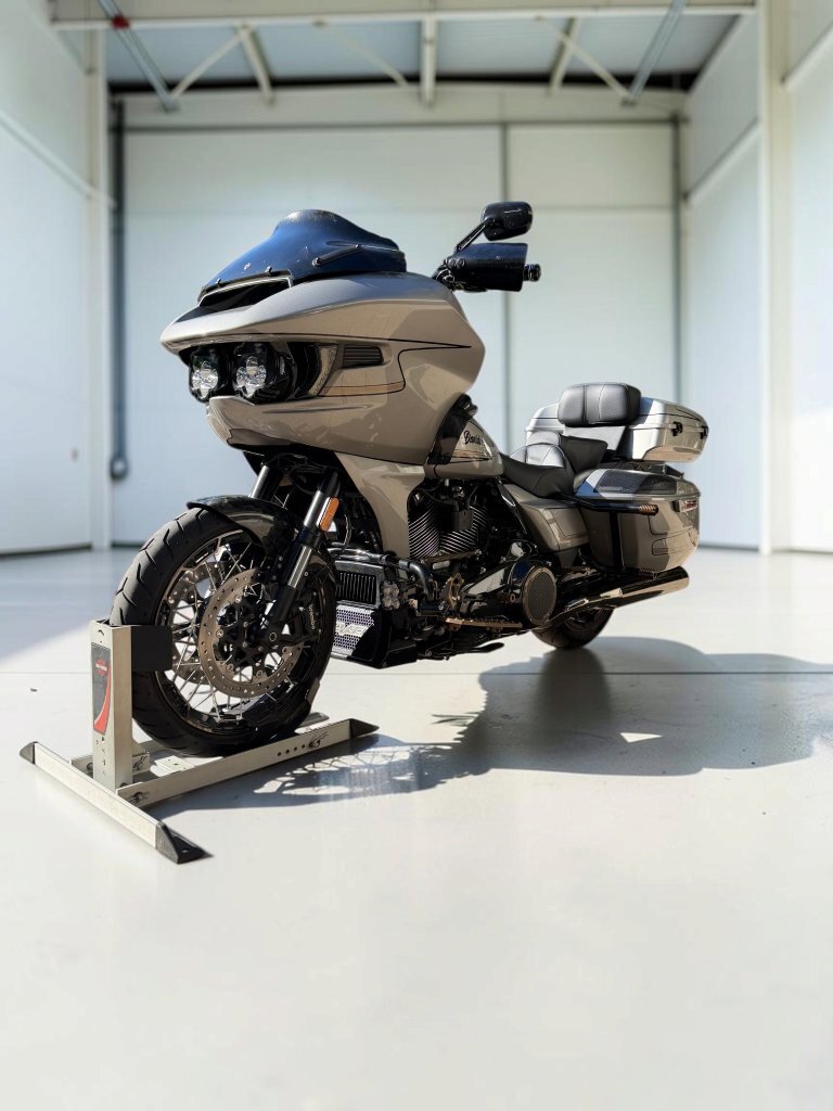 2023 Harley-Davidson Road Glide CVO in blue springs MO