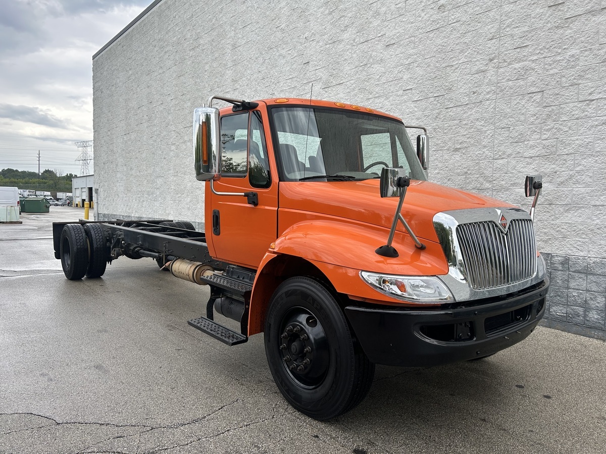 2017 INTERNATIONAL 4300 in Milwaukee, WI