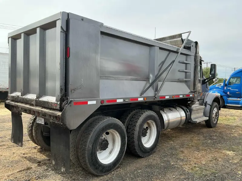 2019 PETERBILT 567