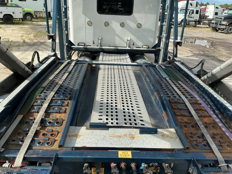 2017 PETERBILT 389