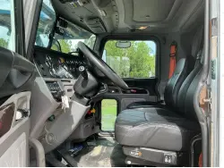 2017 PETERBILT 389