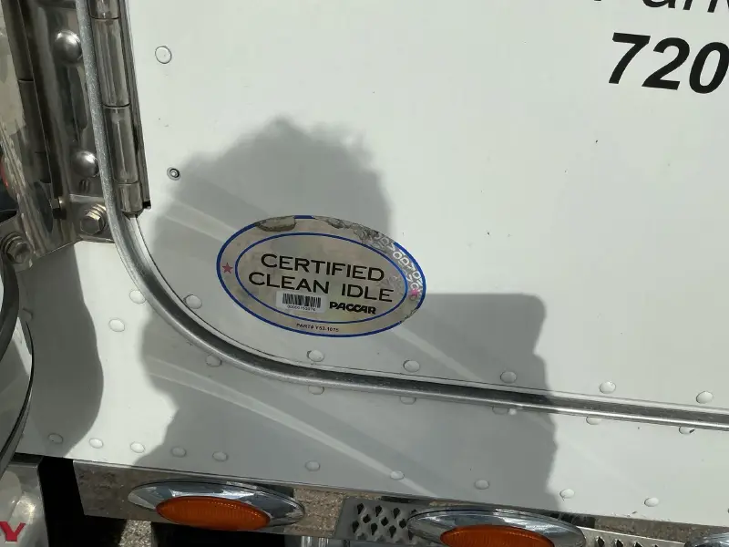 2017 PETERBILT 389