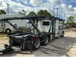 2017 PETERBILT 389