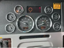2017 PETERBILT 389