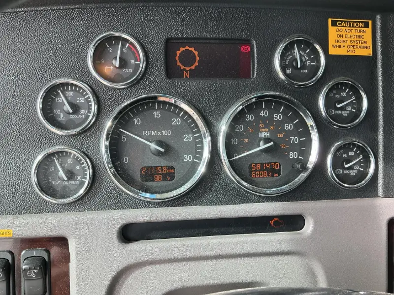 2017 PETERBILT 389