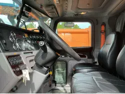 2017 PETERBILT 389